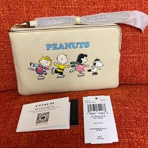 NWT Coach X Peanuts Corner Zip Wristlet With Snoopy & Friends Motif